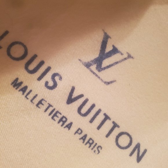 LOUIS VUTTON AUTHENTIC CLUTCH - Picture 3 of 12